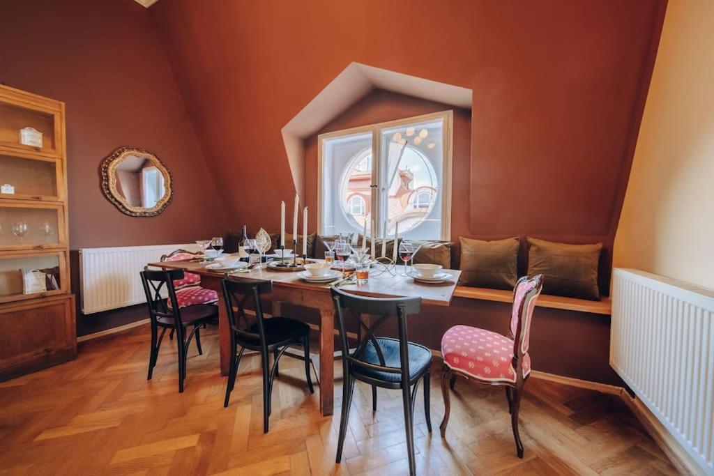 Ferienwohnung Magnificent Historical Penthouse In The Heart Of Prag Exterior foto