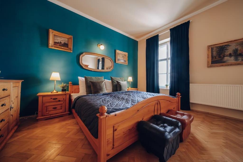 Ferienwohnung Magnificent Historical Penthouse In The Heart Of Prag Exterior foto