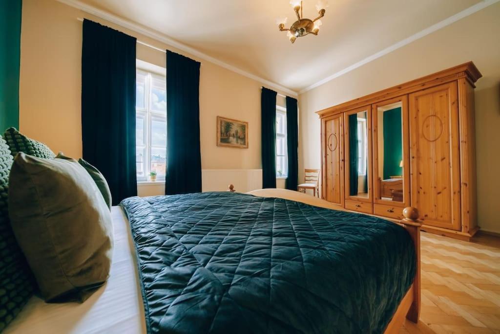 Ferienwohnung Magnificent Historical Penthouse In The Heart Of Prag Exterior foto