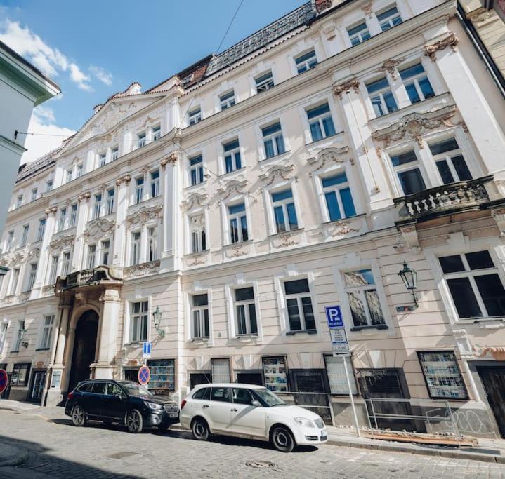 Ferienwohnung Magnificent Historical Penthouse In The Heart Of Prag Exterior foto