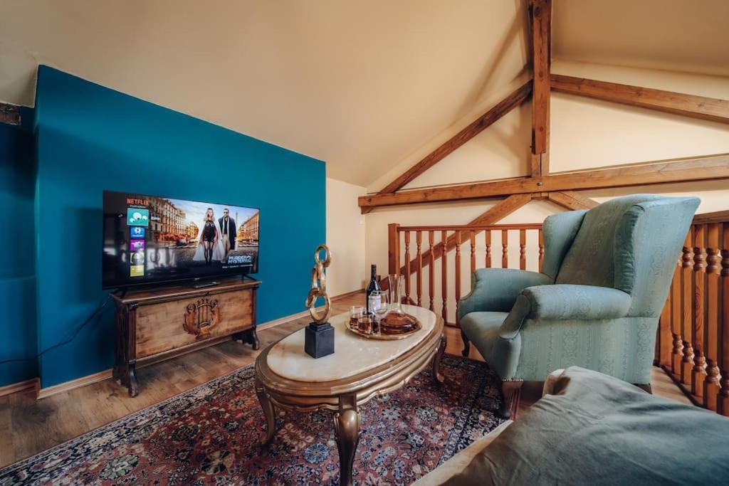 Ferienwohnung Magnificent Historical Penthouse In The Heart Of Prag Exterior foto